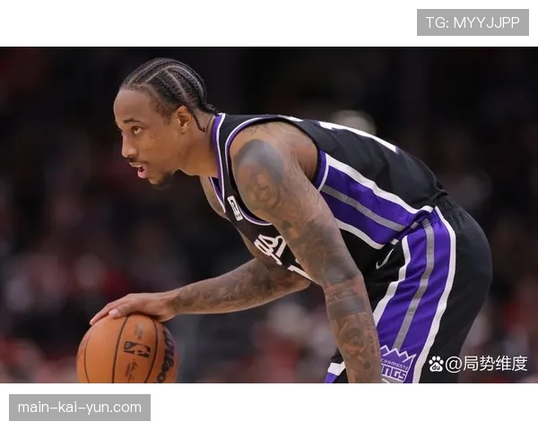 镜头特写：2026年3月最后一场常规赛，德罗赞与拉文赛后长时间拥抱